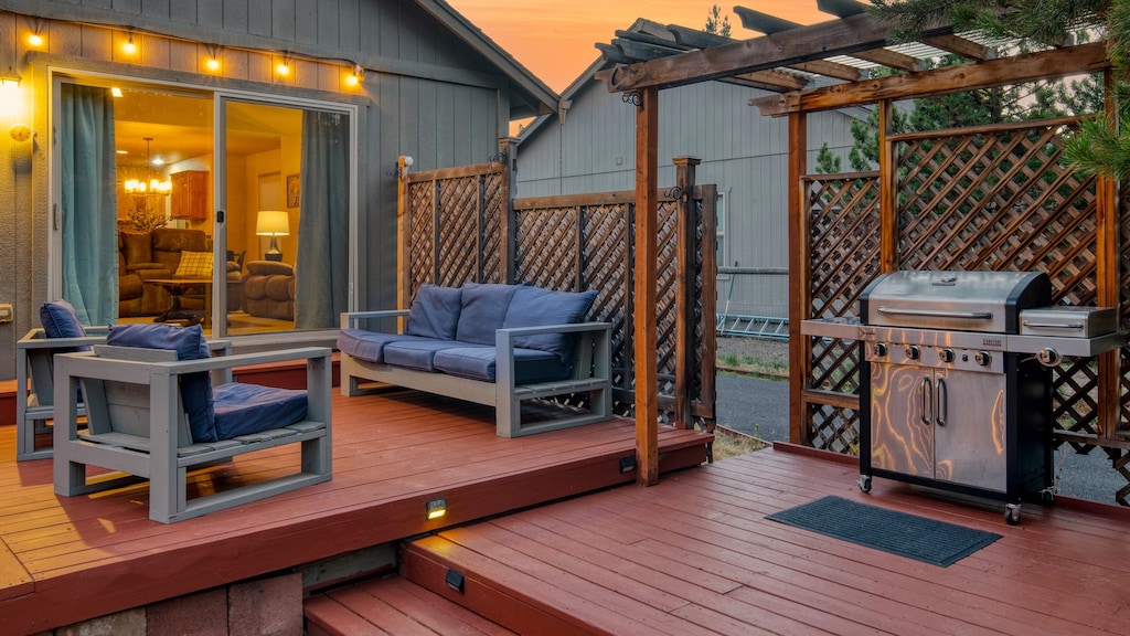 Evening lighting to enjoy Oregon sunsets.