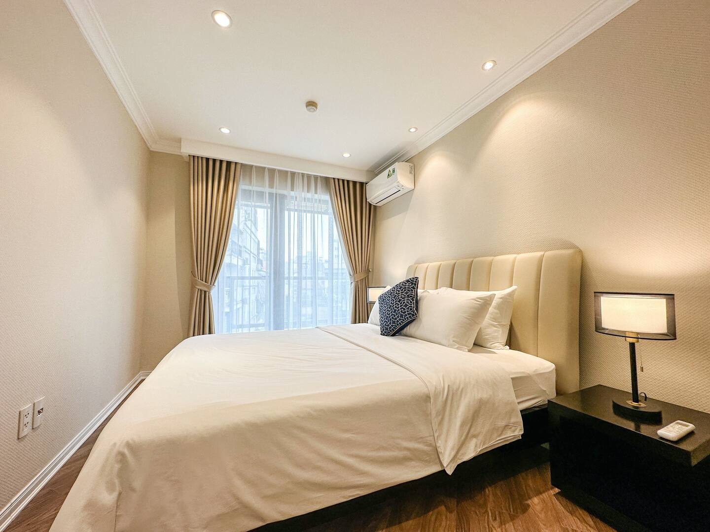 3-Bedroom Lakeview Serviced Apartment with Gym and Pool