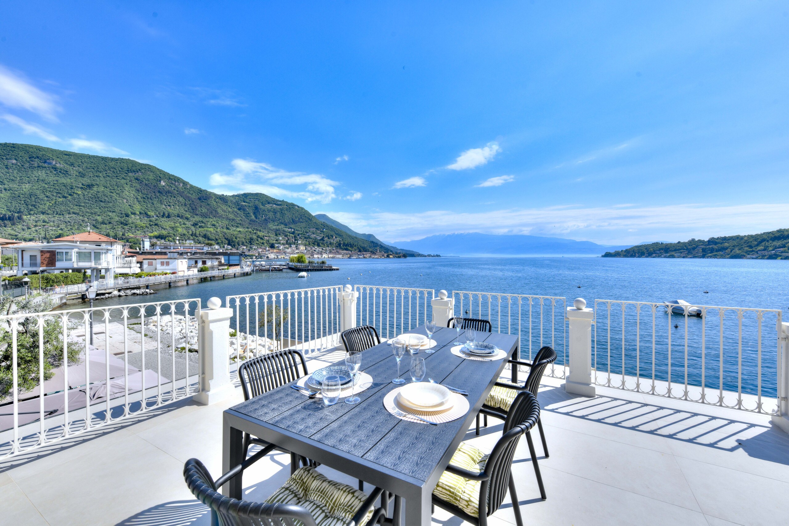 Property Image 1 - Front lake apartment in Salò with terrace