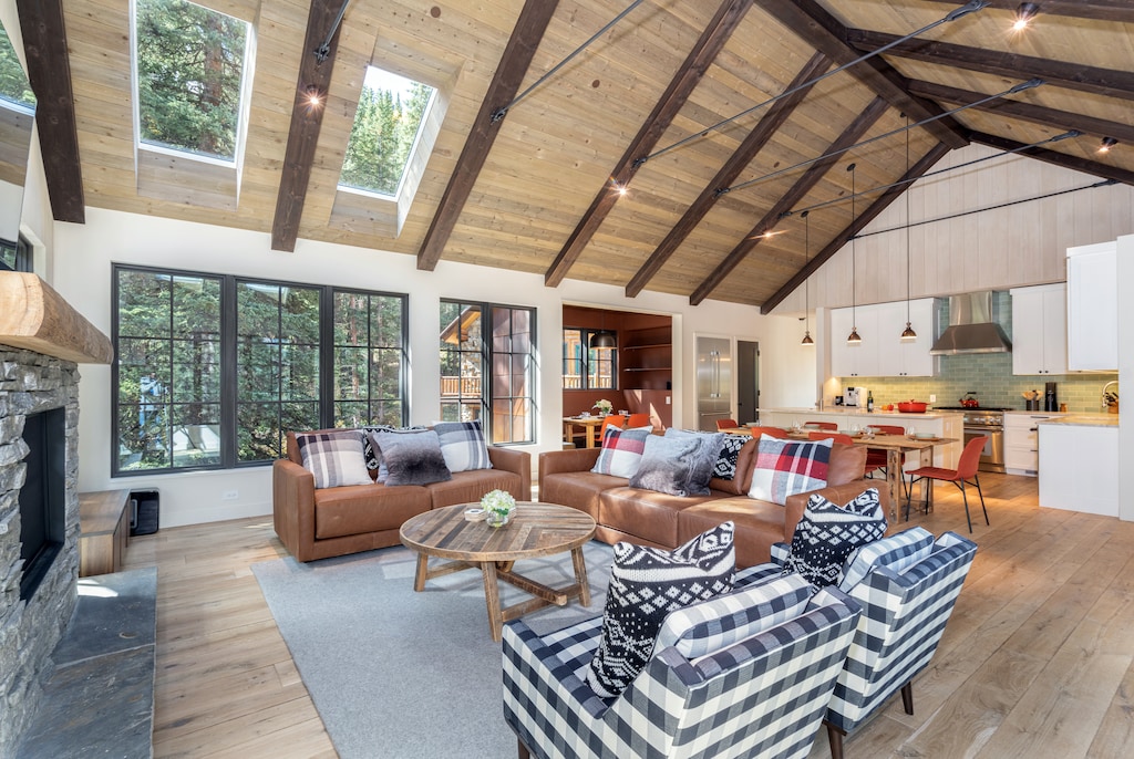 2.1-mountain-modern-rustic-mountain-village-living-room-2