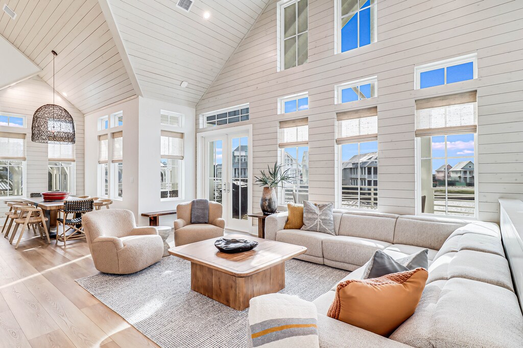 Living Area, 2nd Floor. 