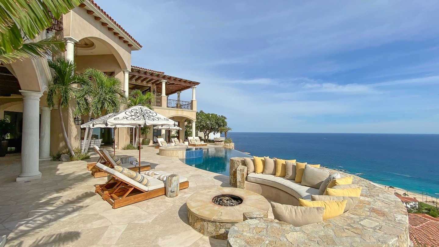 Property Image 2 - Spanish Rival Hillside Hacienda in Palmilla