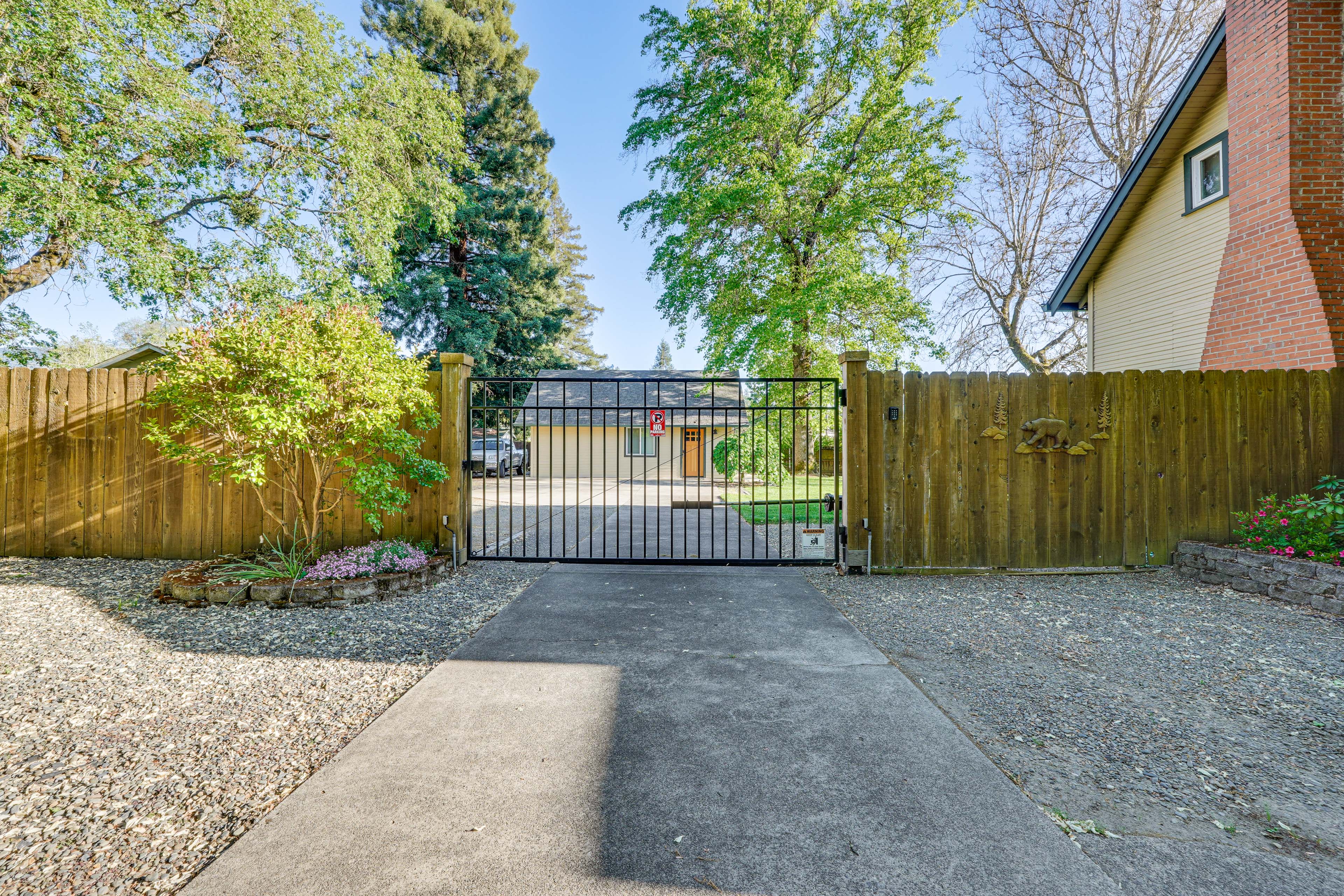 Property Image 2 - Welcoming Grants Pass Retreat - Walk to Park!