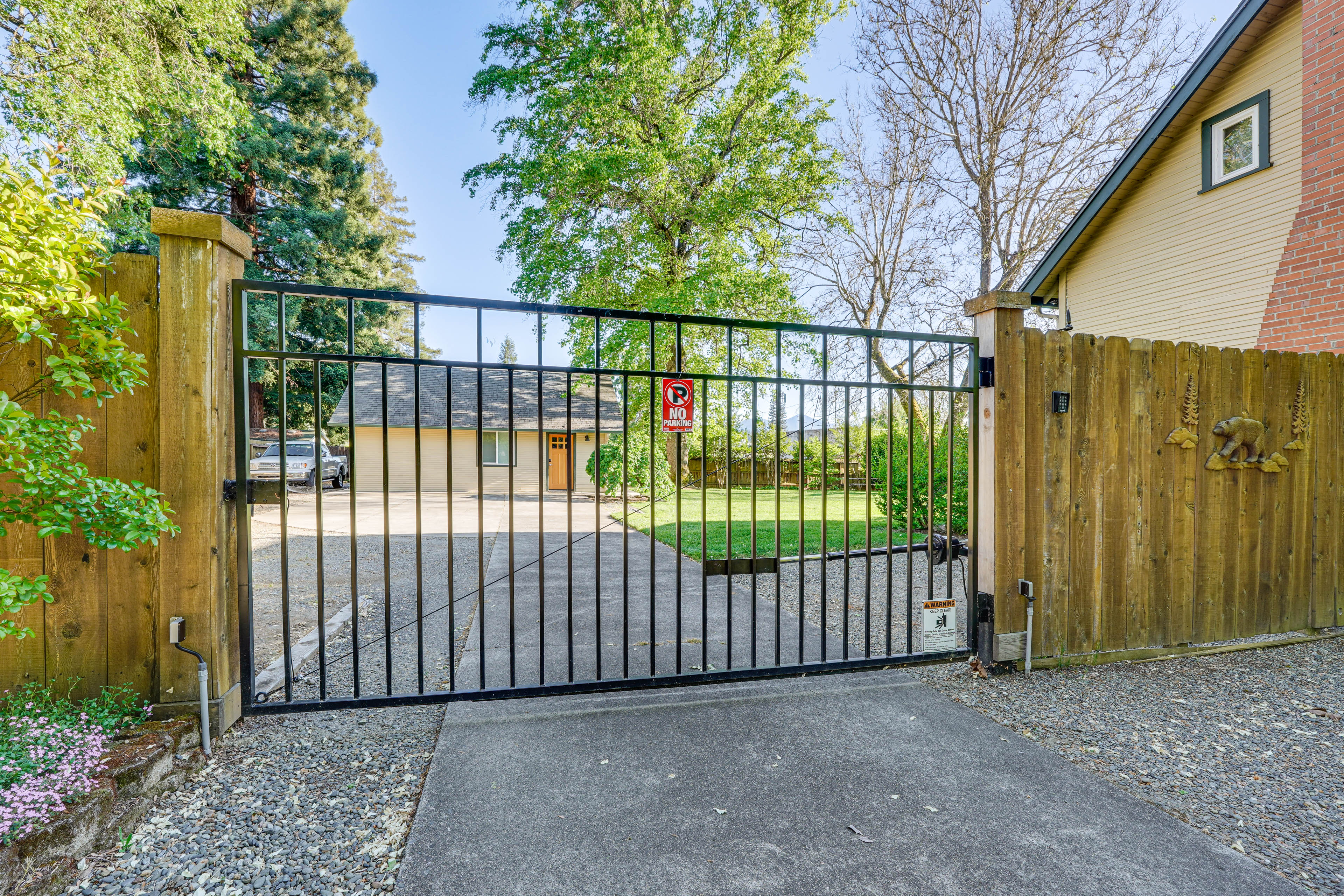 Property Image 1 - Welcoming Grants Pass Retreat - Walk to Park!