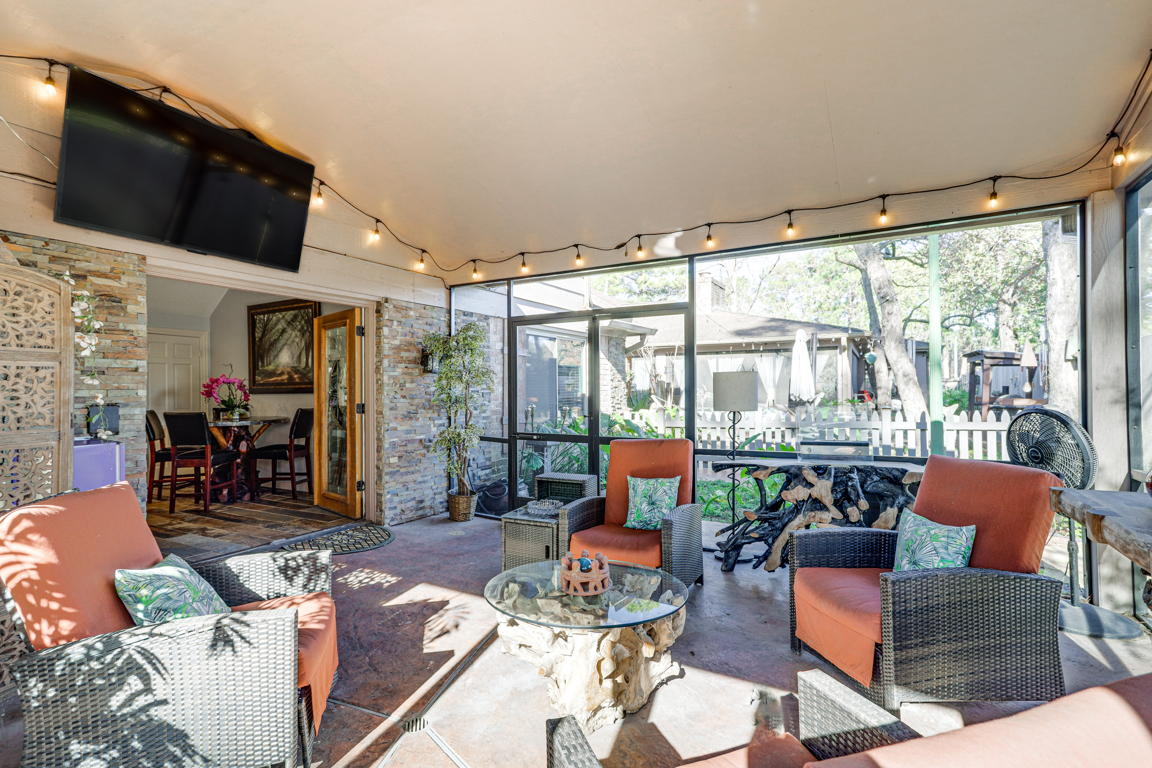 Dog-Friendly Cypress Vacation Rental w/ Lanai!