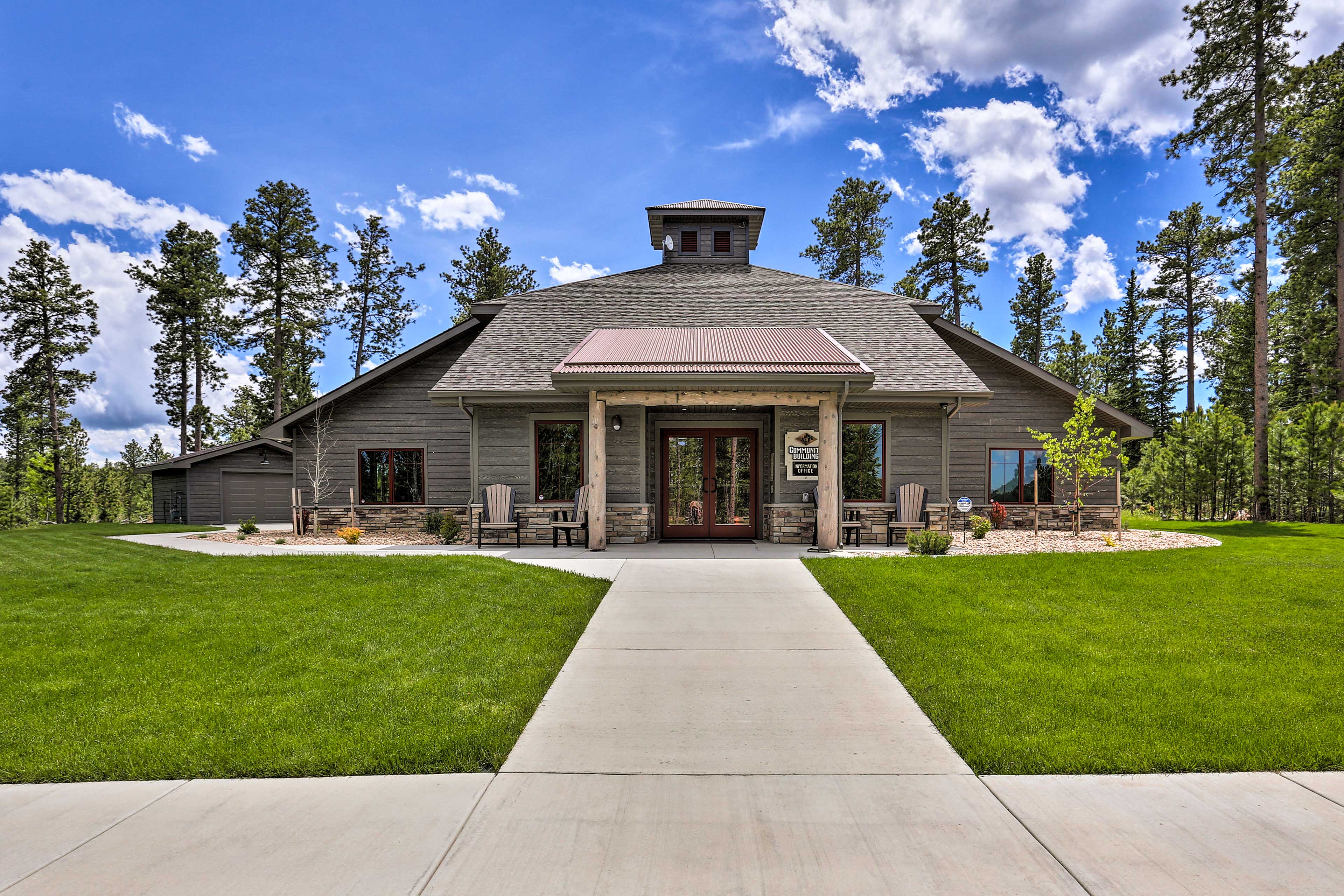 Modern Lead Cabin w/ Hot Tub, 6 Mi to Skiing!