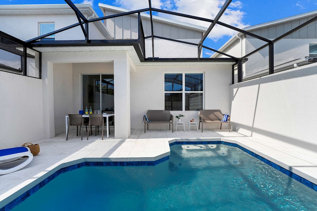 Private Pool & Patio