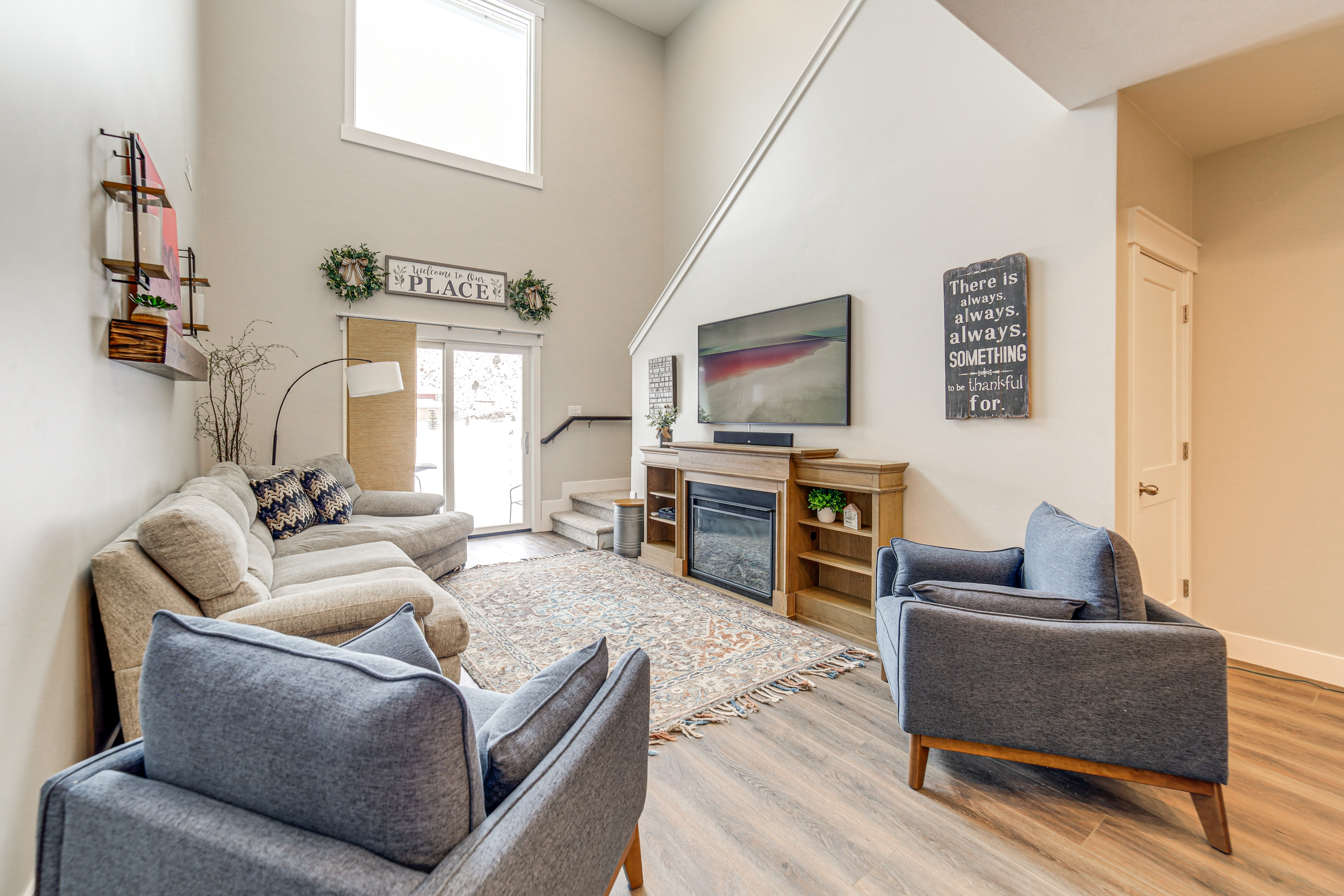 Hike, Fish & Ski! Bright Swan Valley Townhome
