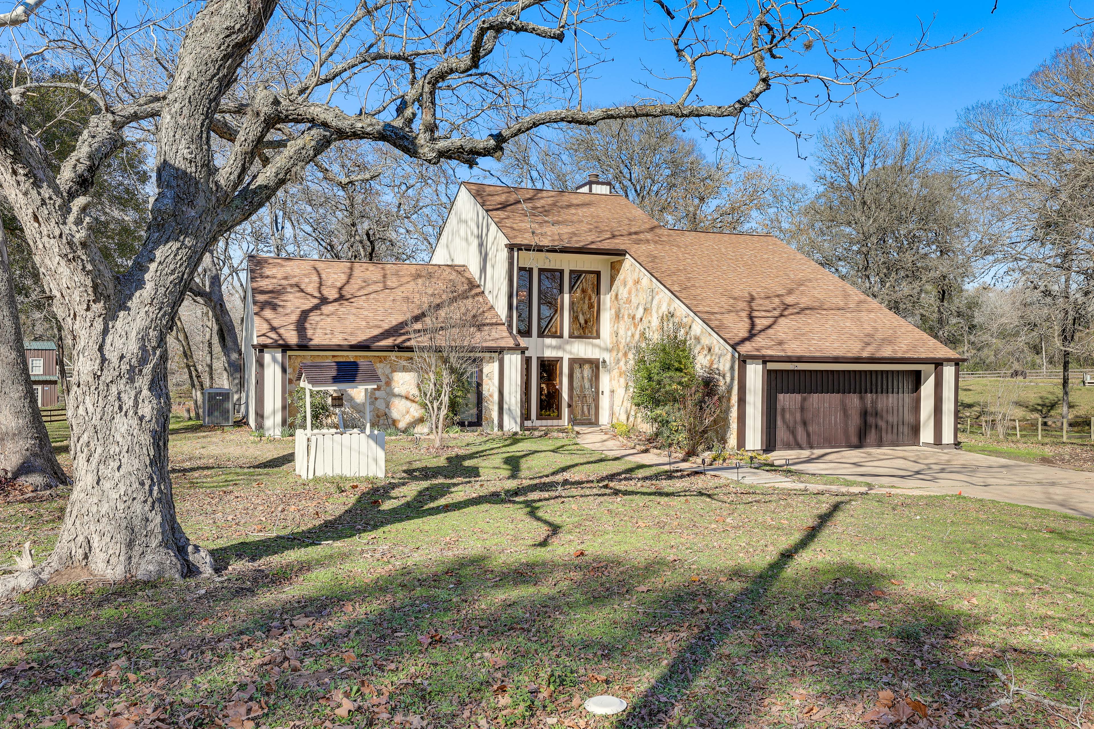 Ranch-Style Brookshire Home w/ Deck + Hot Tub!