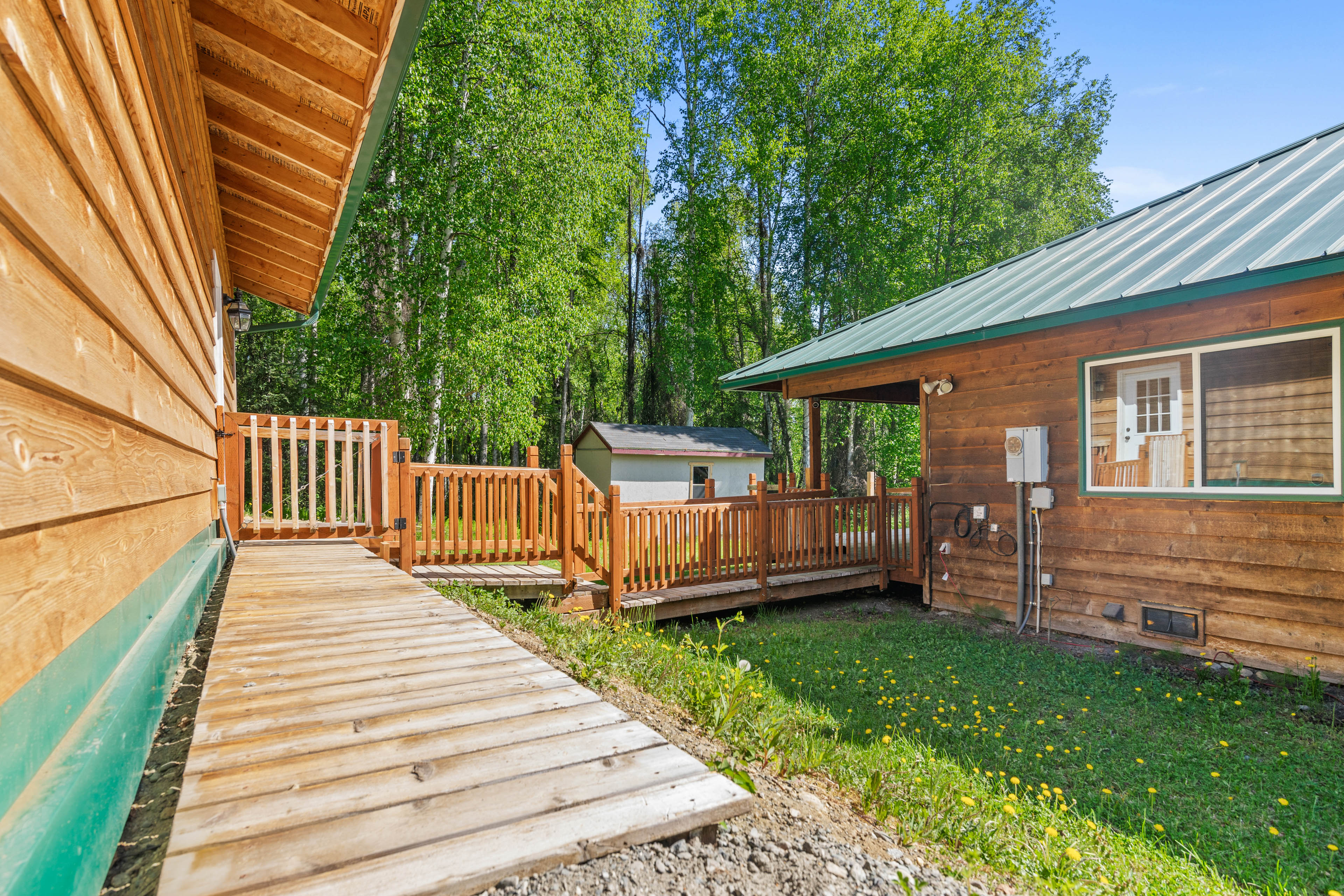 Wasilla 'Spruce Moose' Cabin: Lakefront + Hot Tub!