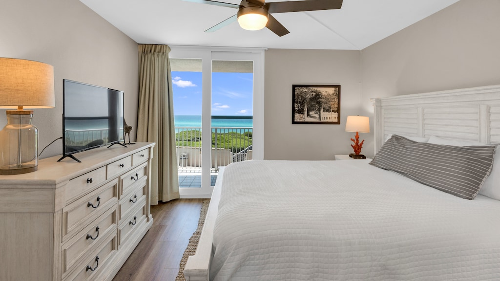 BeachCrest 202 King Bedroom
