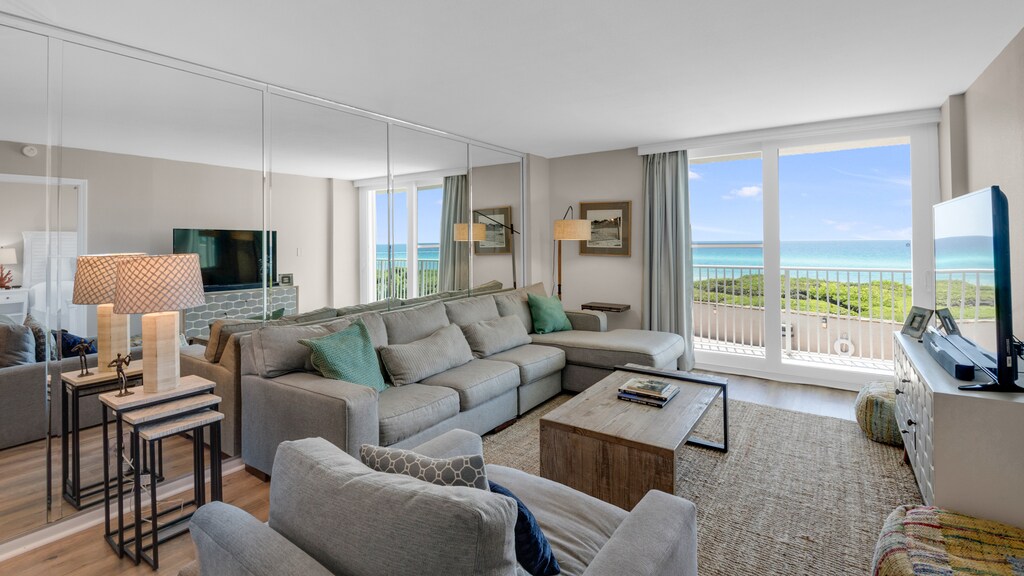 BeachCrest 202 Living Area