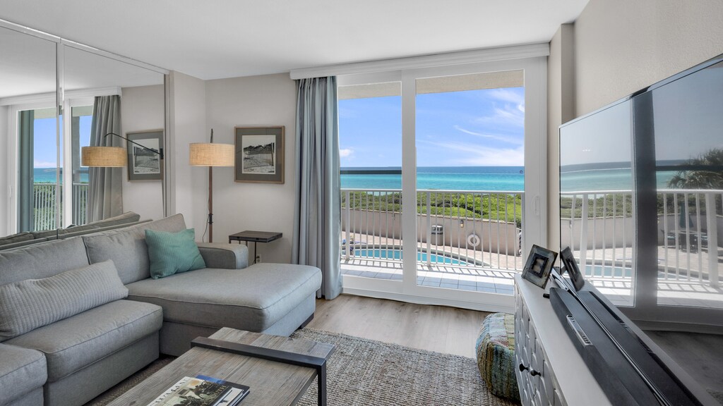 BeachCrest 202 Living Area