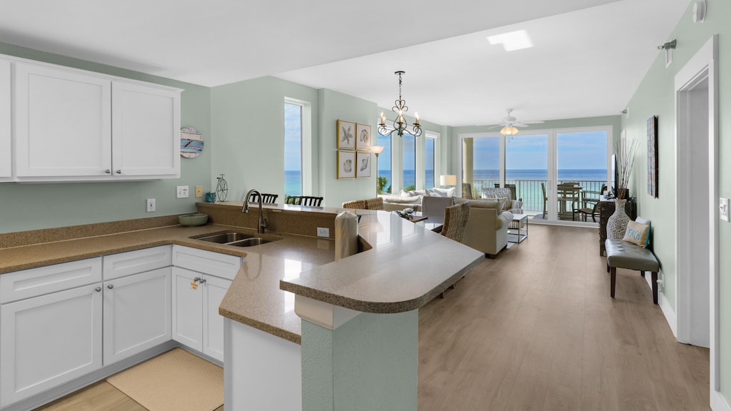 Tranquility 310 - Kitchen into living area