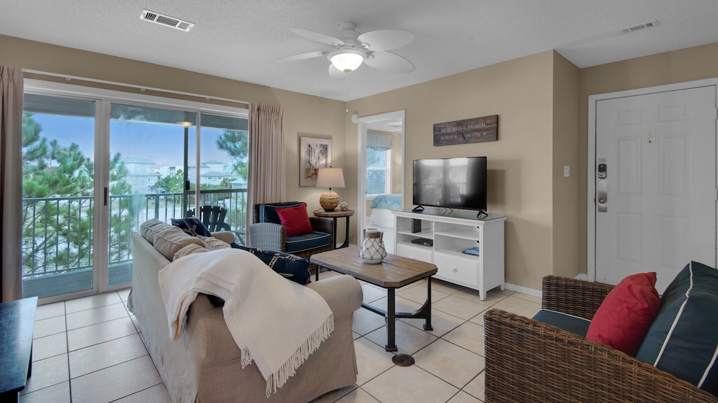 Beachside Villas 733 Main Living Area