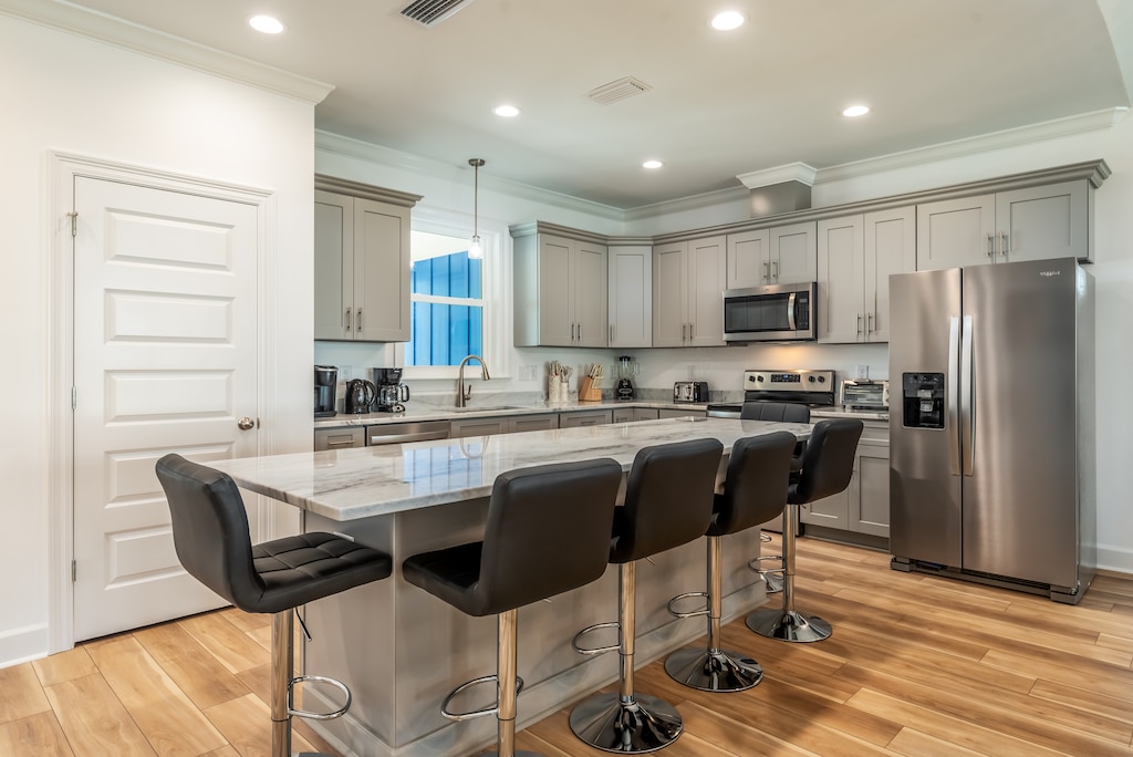 005 Blue Heaven Kithen Island with Seating