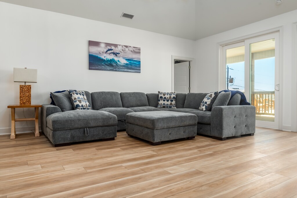 003 Blue Heaven Pet-Friendly Living Room