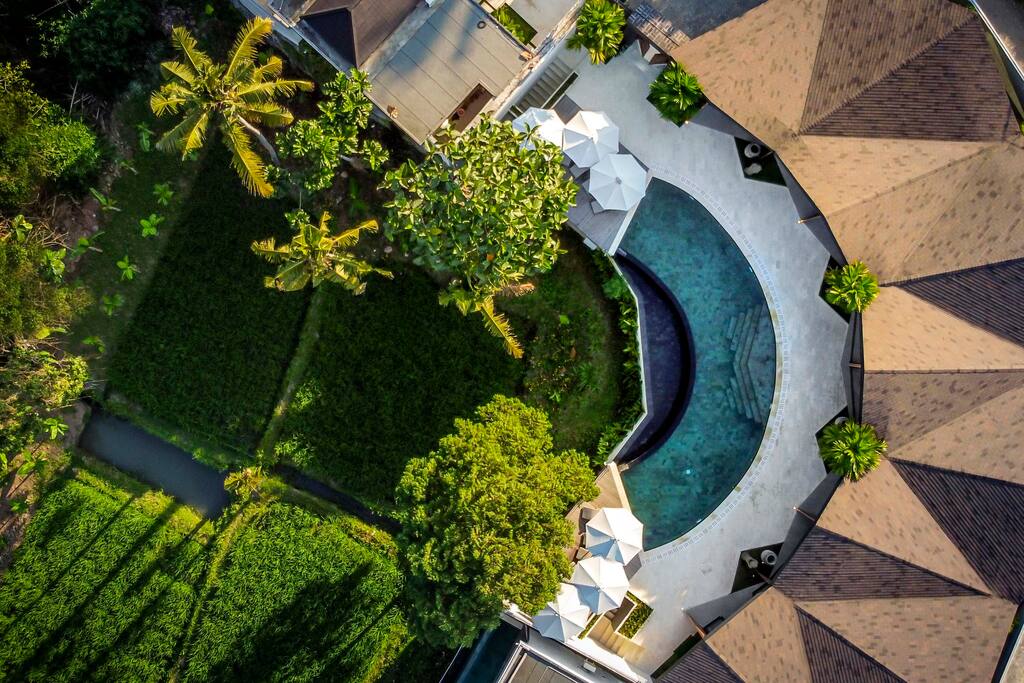 Drone view of the villa and its natural surroundings 