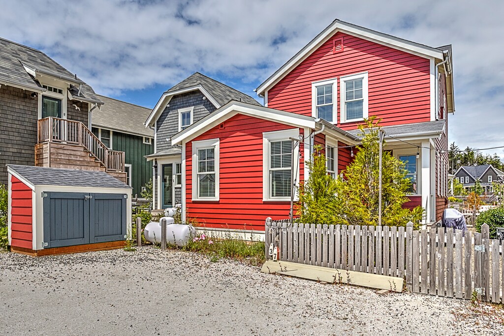 Back of Red Sky at Night	