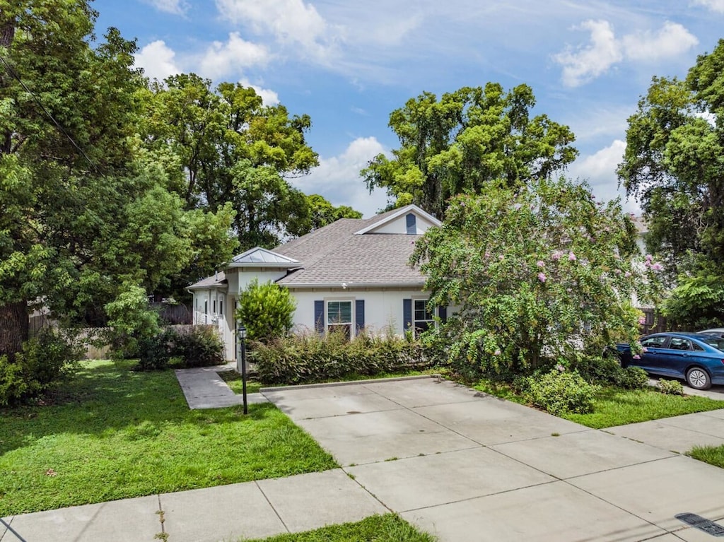 The driveway that can fit 2 cars