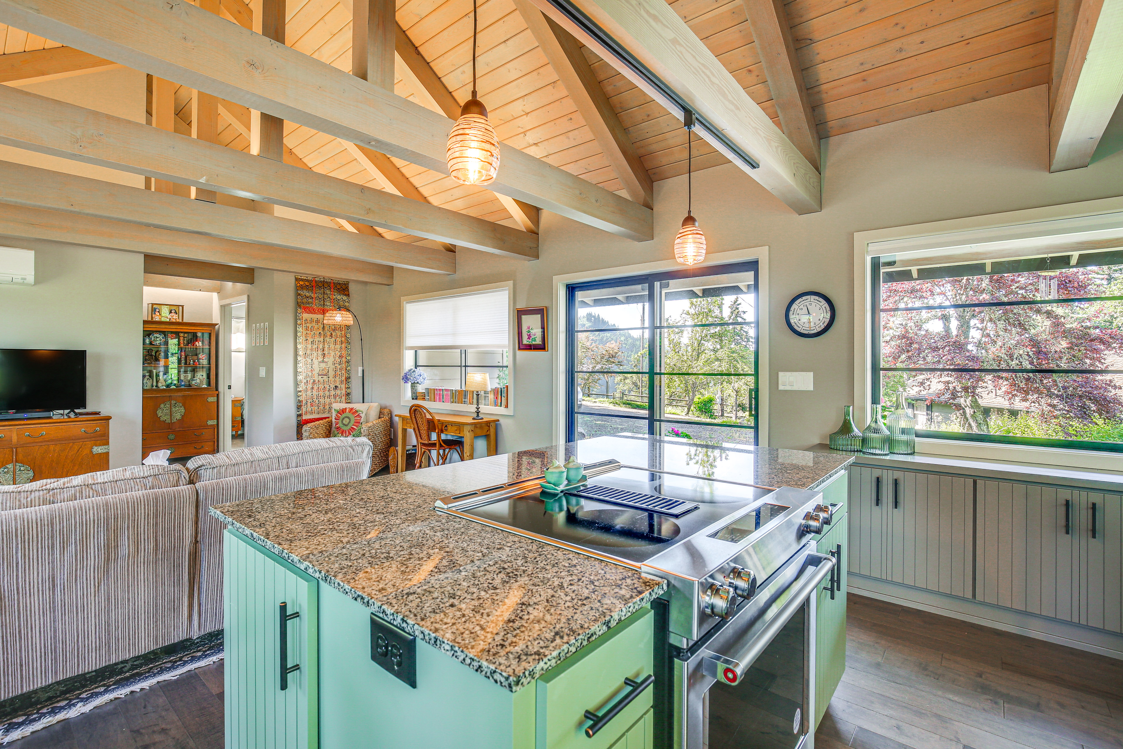 Peaceful Eugene Country Cottage w/ Mountain Views