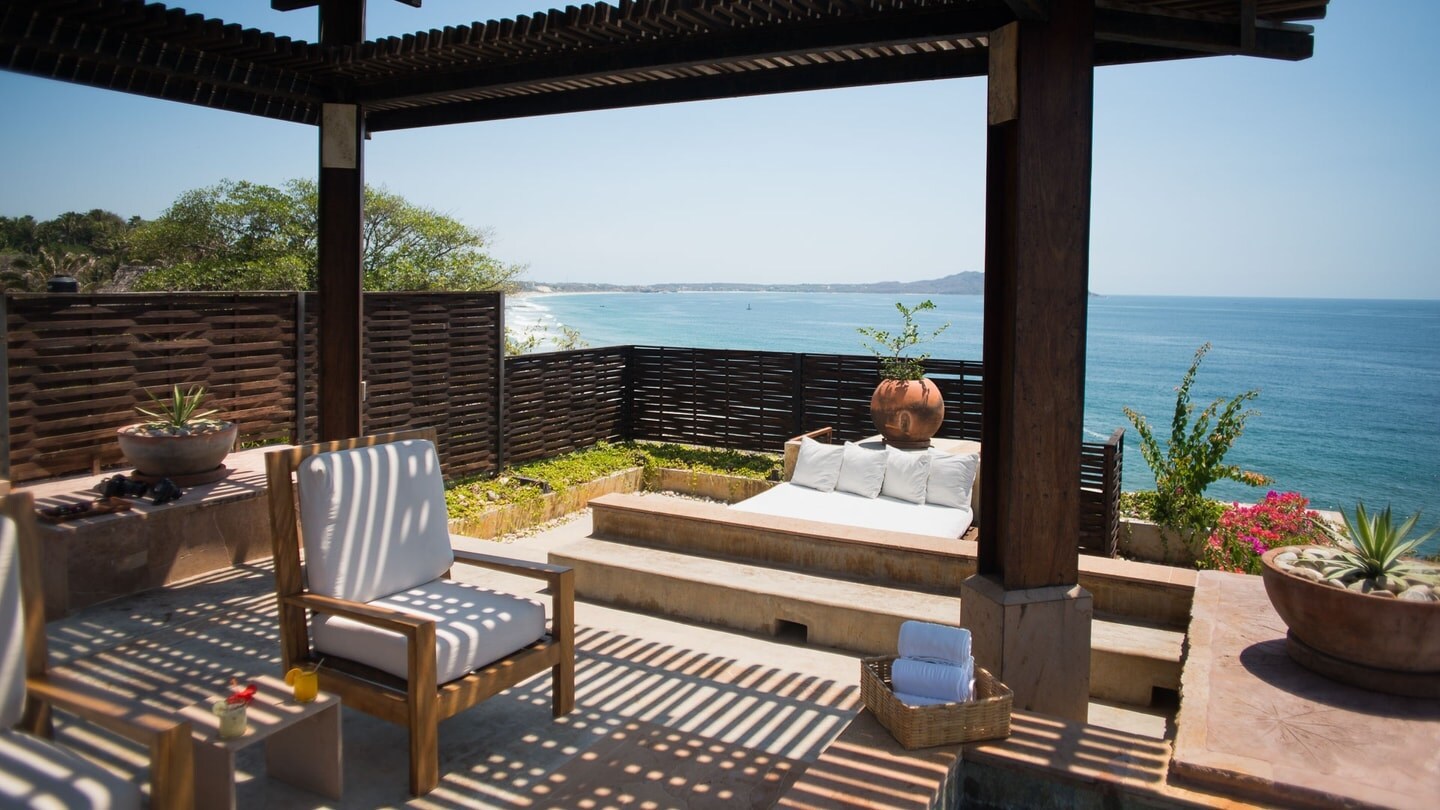 Jungle Luxury with Private Beach Access and Pool Jungle Luxury with Private Beach Access and Pool