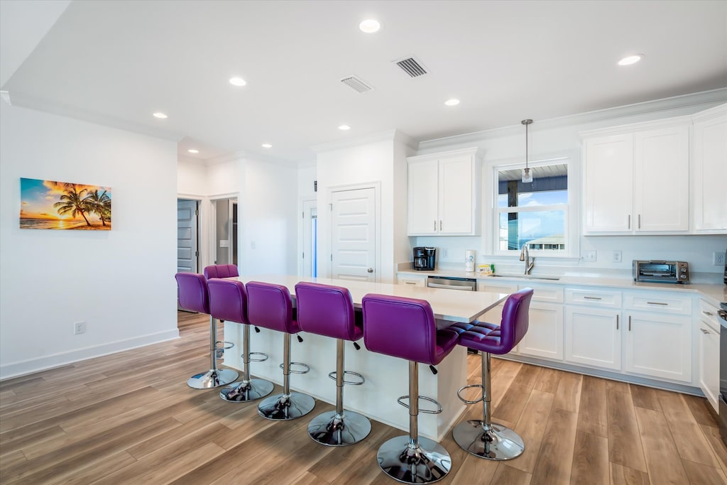 005 Fully Equpt Kitchen with Island Purple Waves