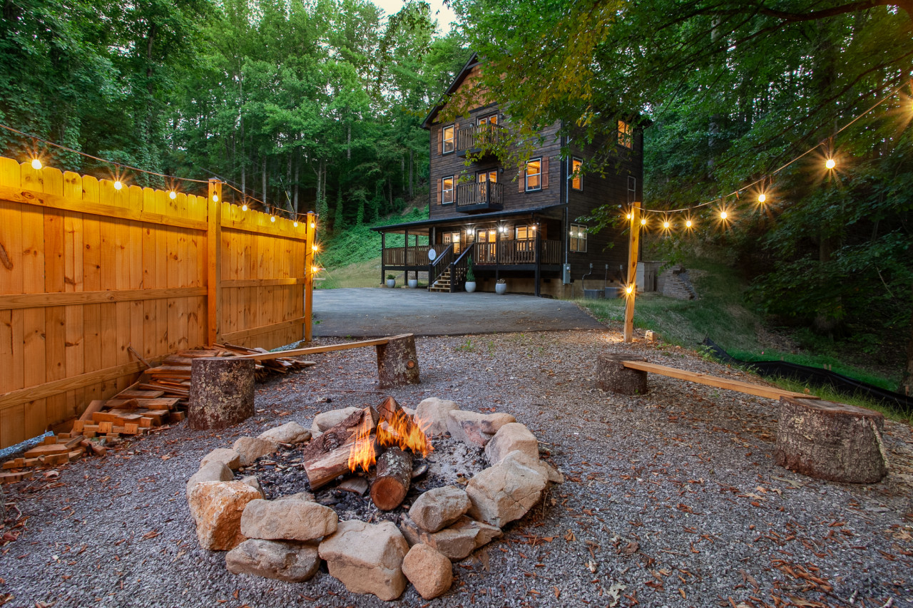 Property Image 1 - Bear Hollow Lodge -HotTub+FirePit+GameRoom+MORE