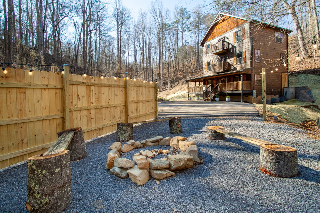 Property Image 2 - Bear Hollow Lodge -HotTub+FirePit+GameRoom+MORE