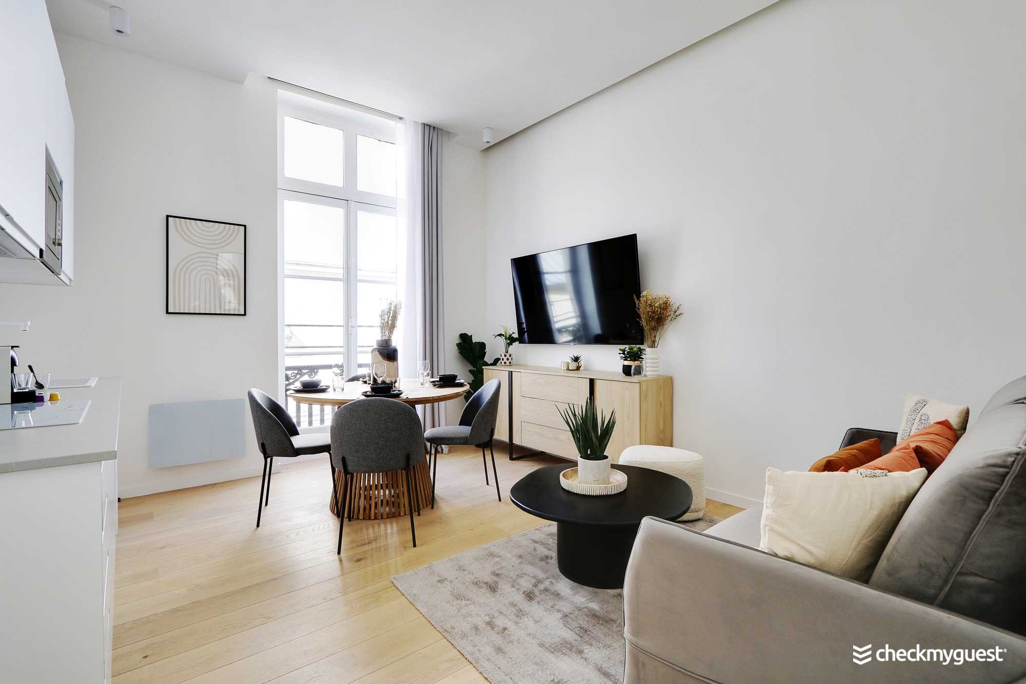 Property Image 2 - Amazing 1BR Place des Vosges - Le Marais