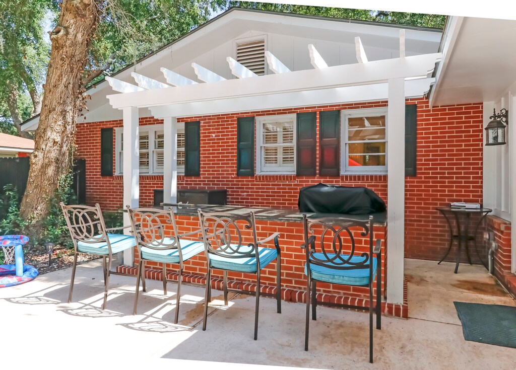 3 120 DRUID OAKS LN  POOL BAR  2  PS-3600