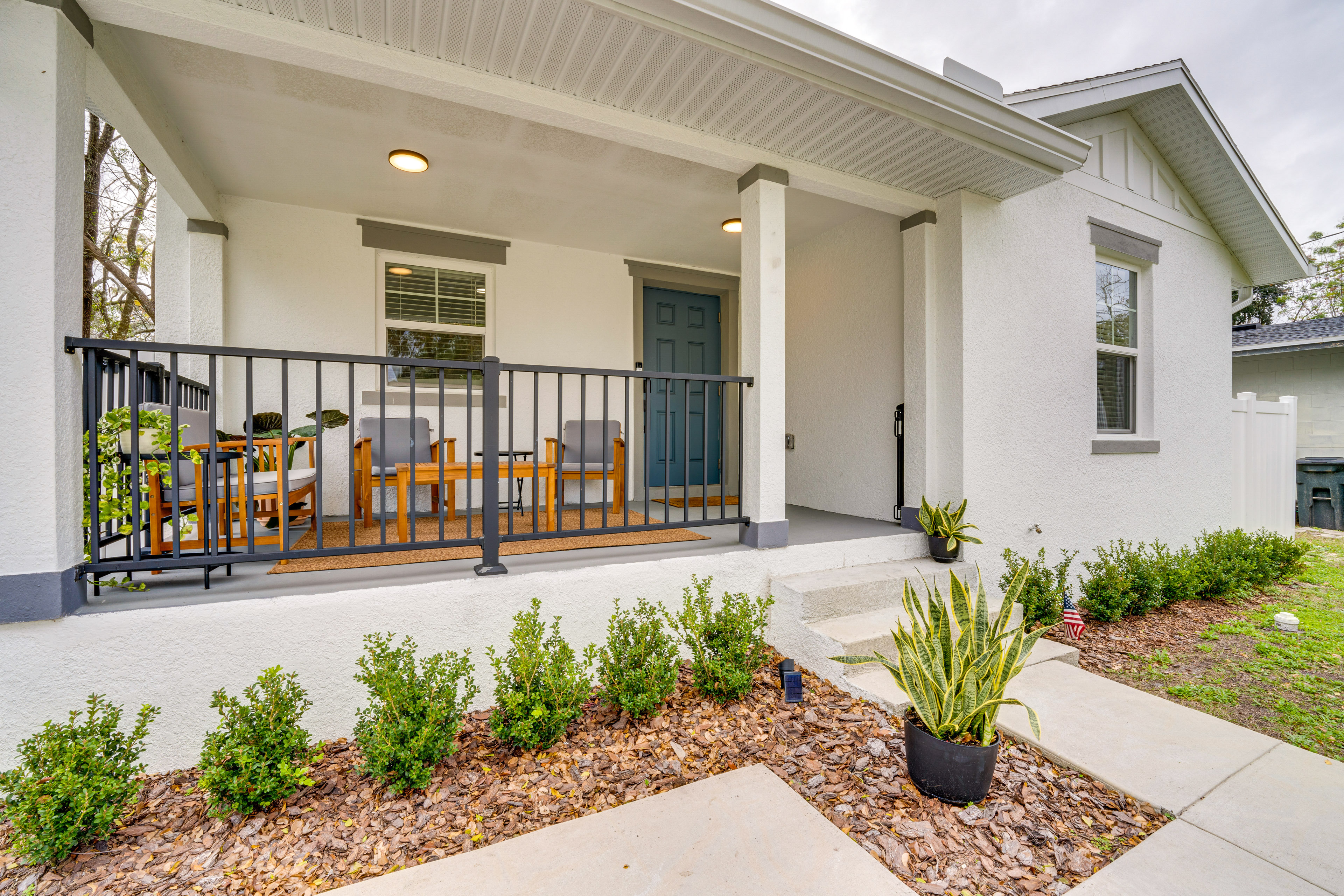 Modern Florida Bungalow: 3 Miles to Winter Garden!