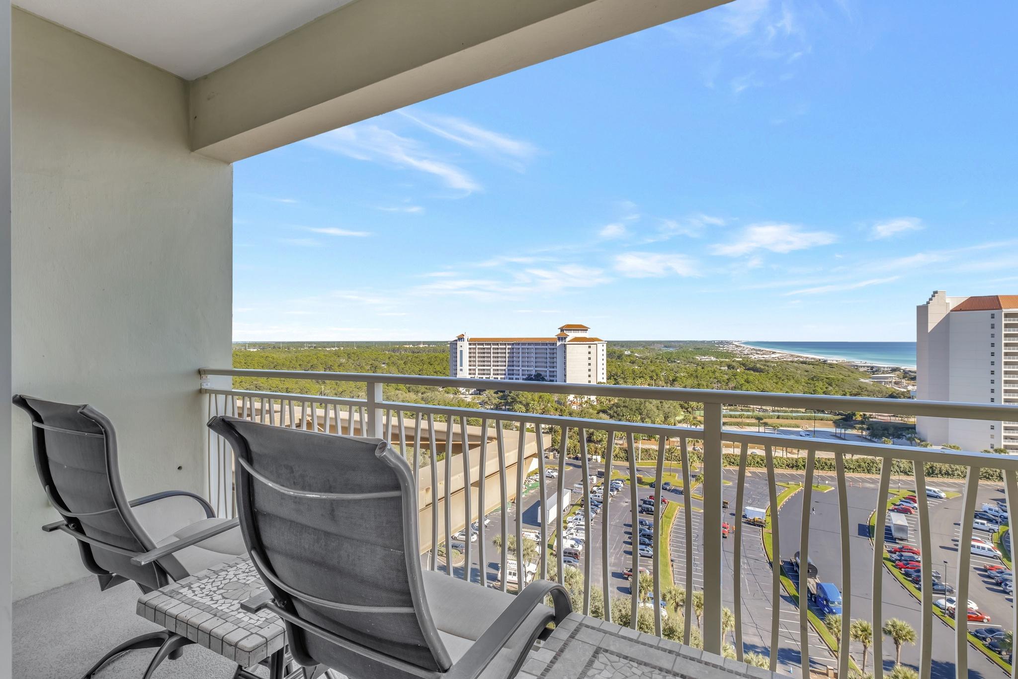 Property Image 1 - Family-Friendly 2BR Oasis at Sandestin: Ocean Views, Poolside Bar, Golf Cart & Beach Access