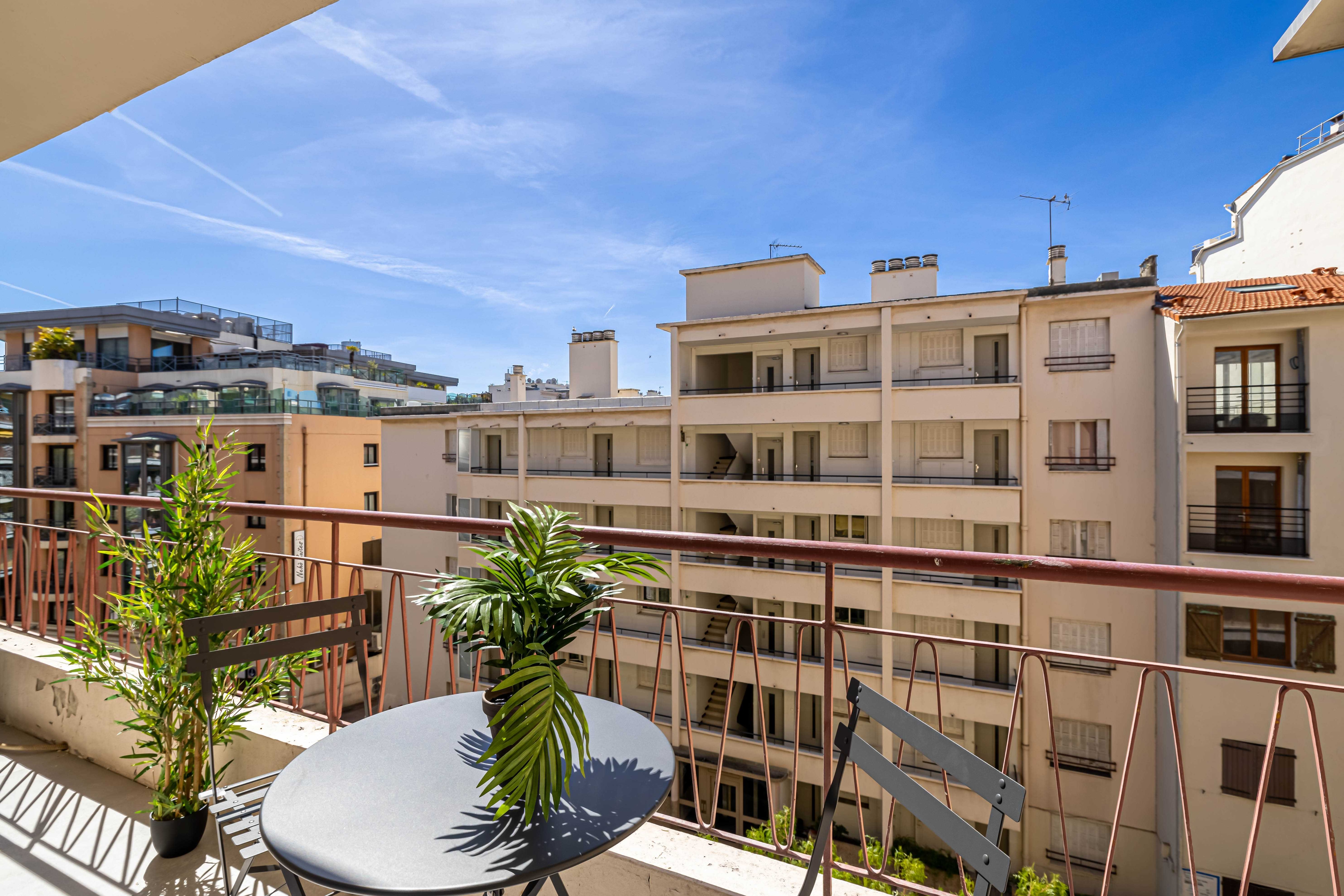 Property Image 2 - Beautiful Haussmann apartment - South Balcony