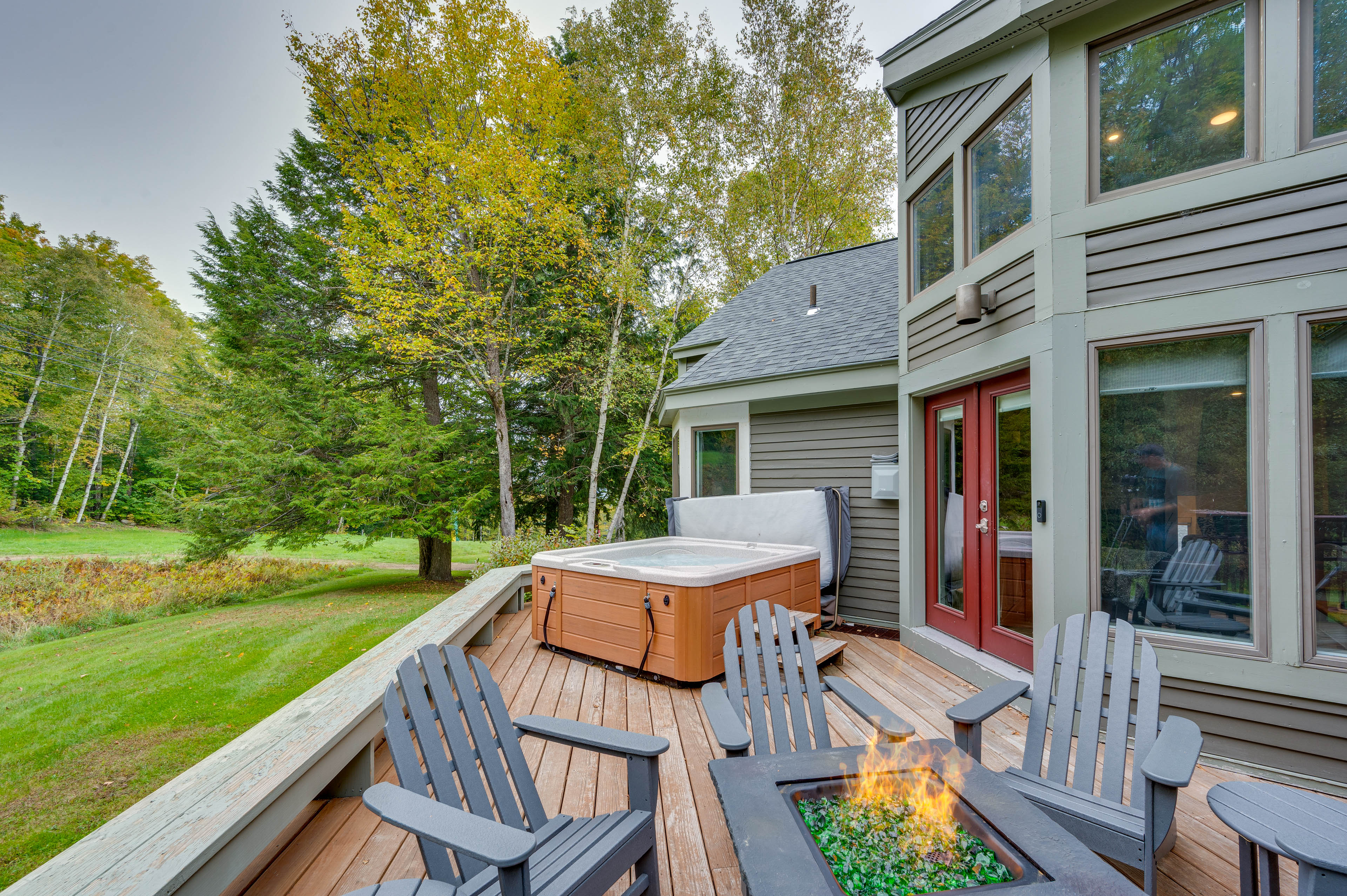 Ski-in Condo w/ Hot Tub on Burke Mtn Slopes!