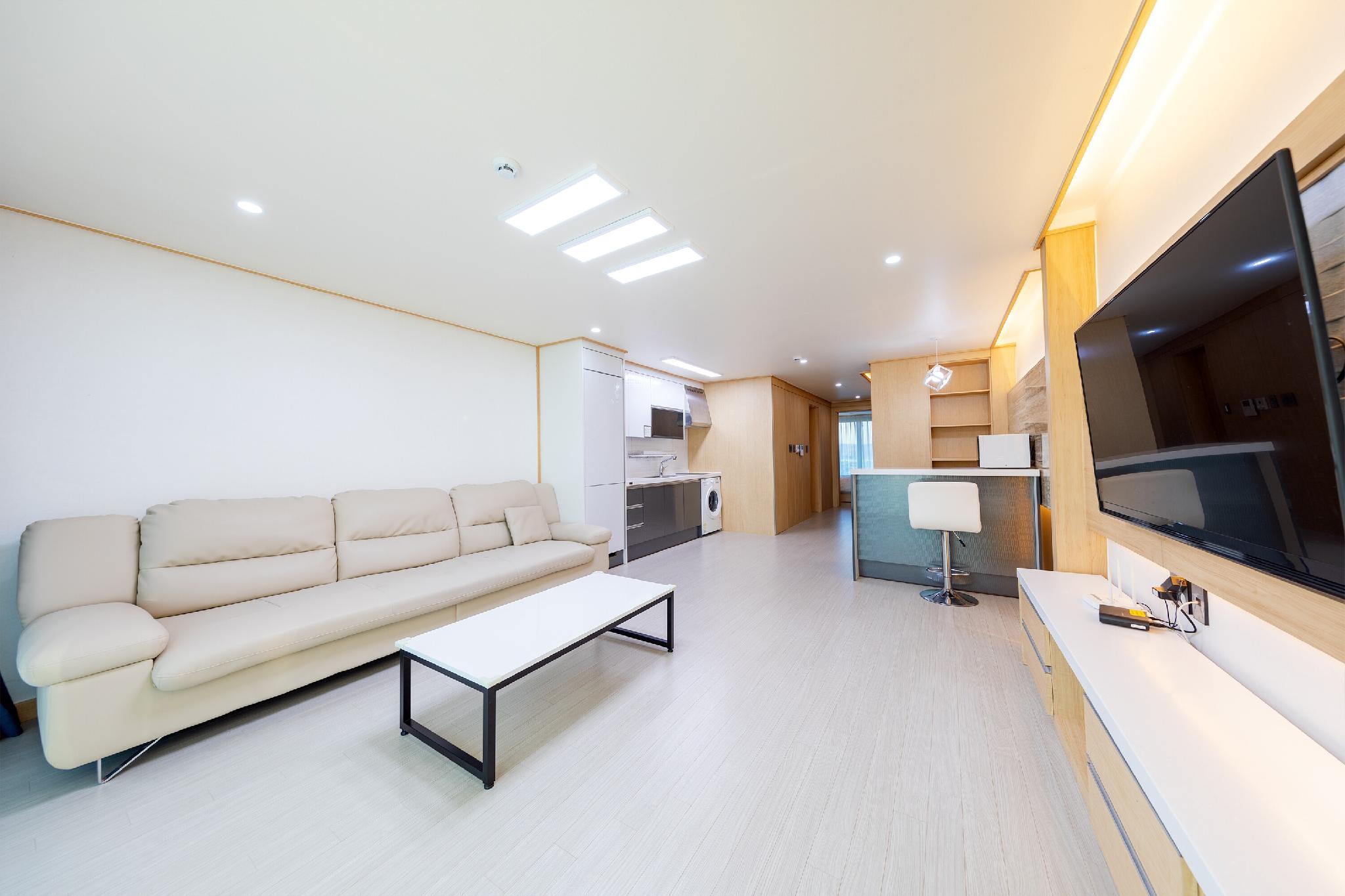 Property Image 2 - Sokcho Heidi Town House - Deluxe Room 13