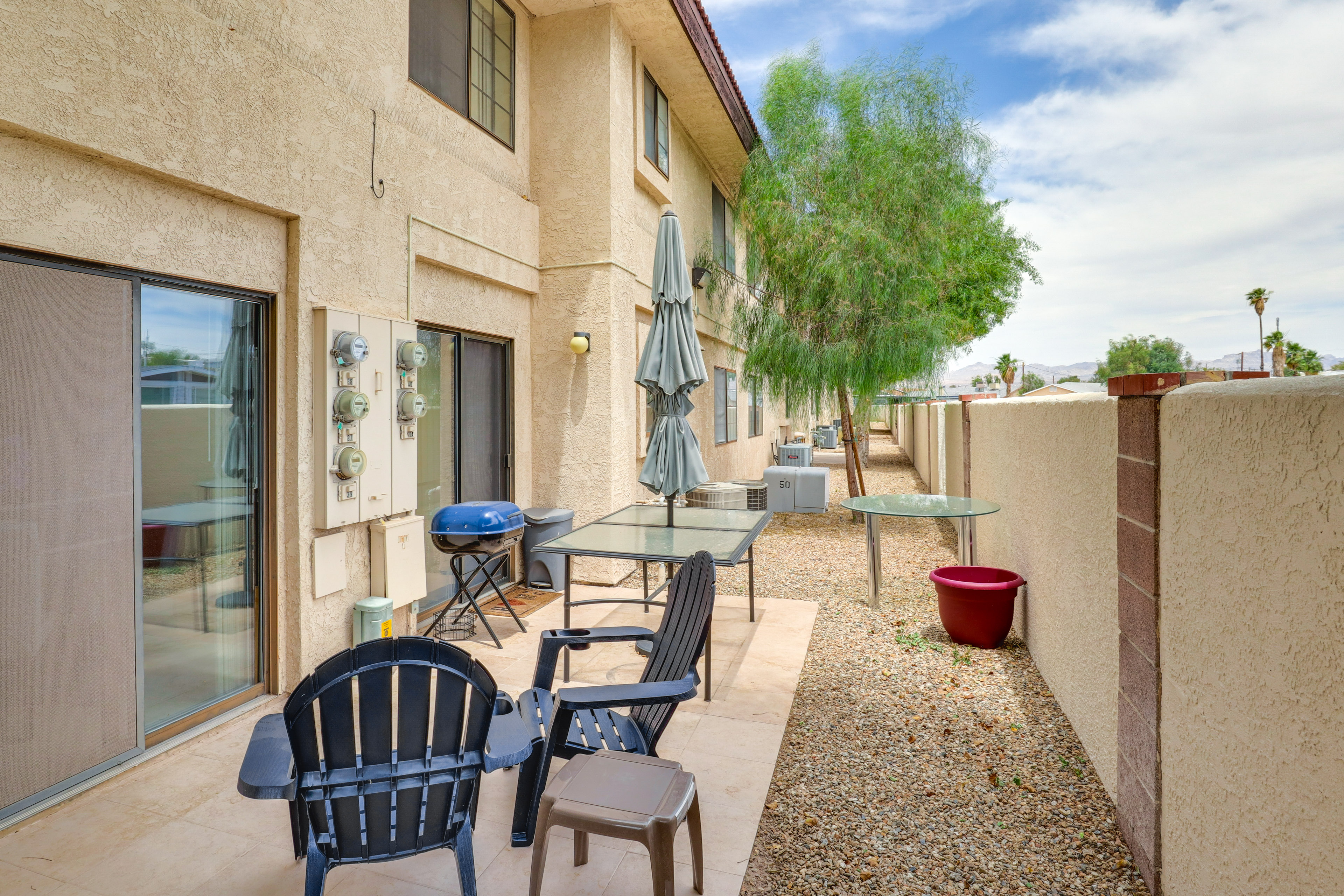 Property Image 2 - Pet-Friendly Bullhead City Condo w/ Pool Access!