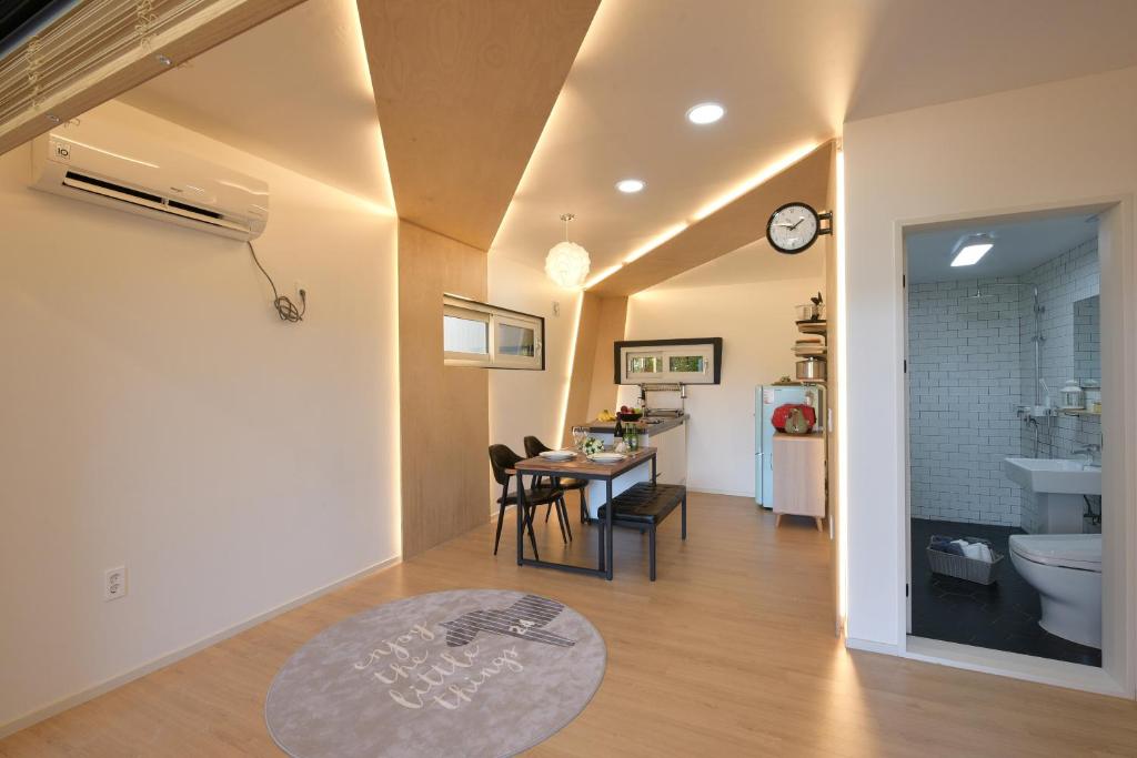 Property Image 2 - Tongyeong Amusing Story - Duplex Room - Ocean View