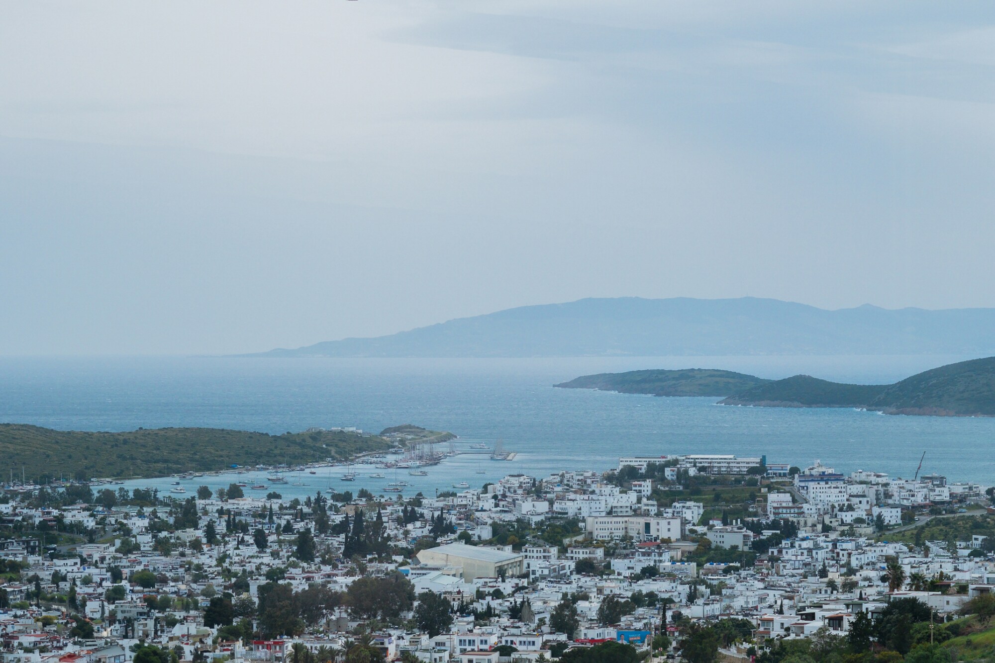 Escape to our house's balcony, where you can enjoy private moments with the sea as your backdrop.