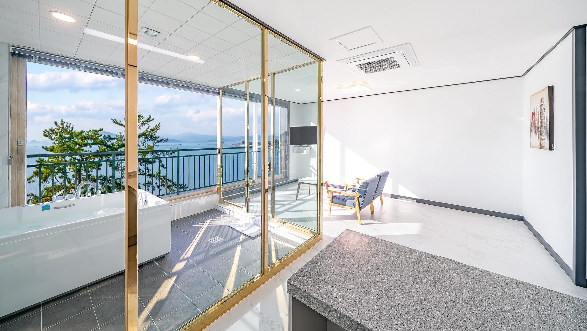 Property Image 2 - Yeosu Fisterra Spa Poolvilla - 202(Spa, Ocean view)