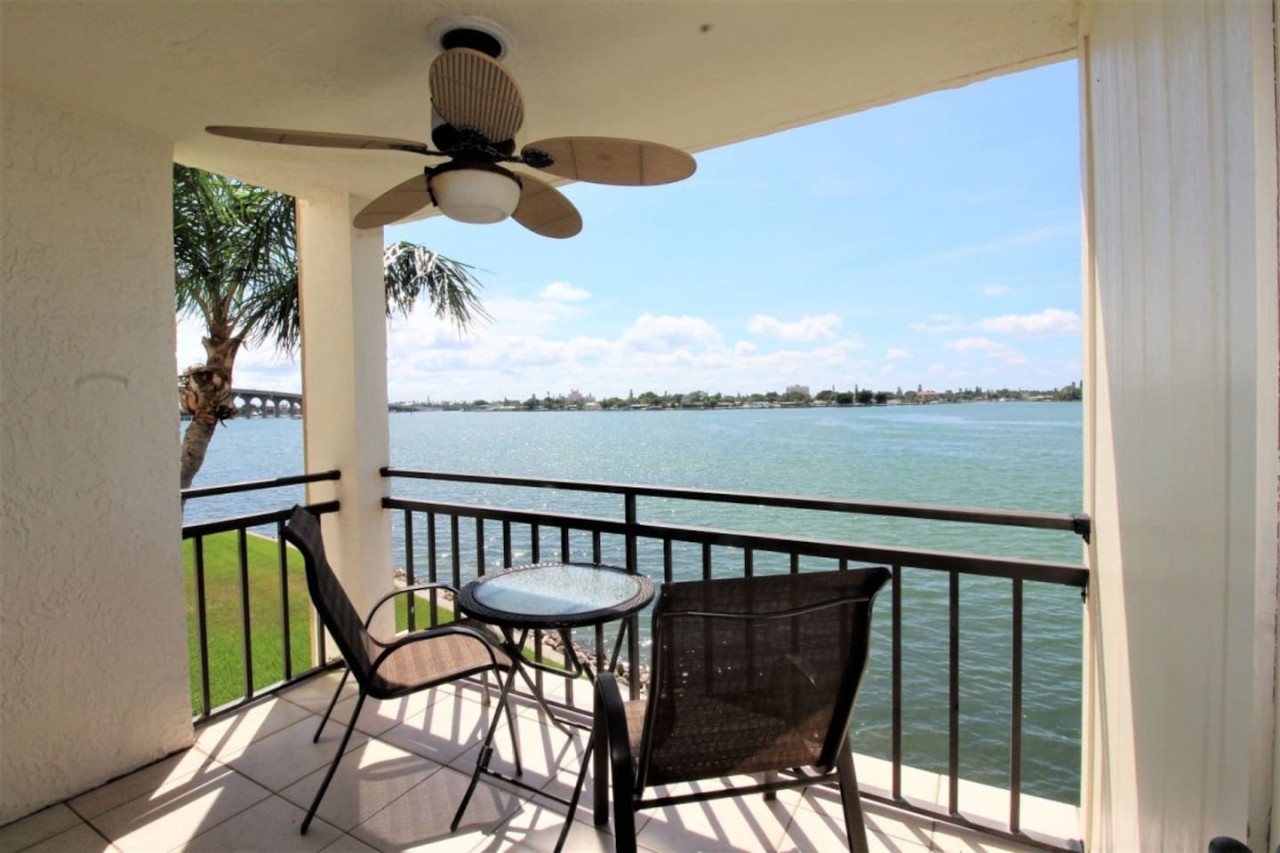 Property Image 1 - St Pete Isla Del Sol Casa G-207 Bay Front 2/2