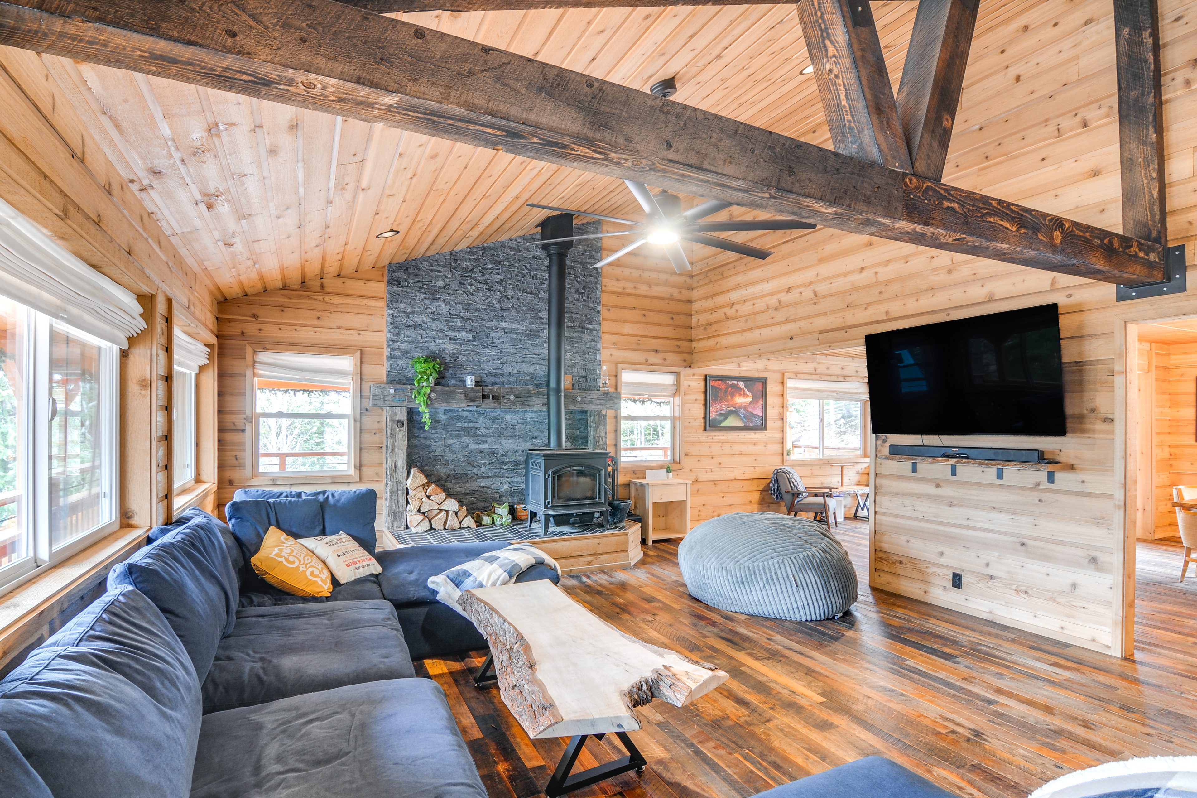 Inviting Utah Cabin w/ Spacious Deck + Fireplace!