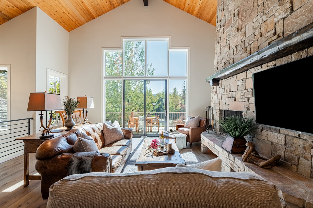 Private & Tastefully Renovated Estate at Gallivan Loop