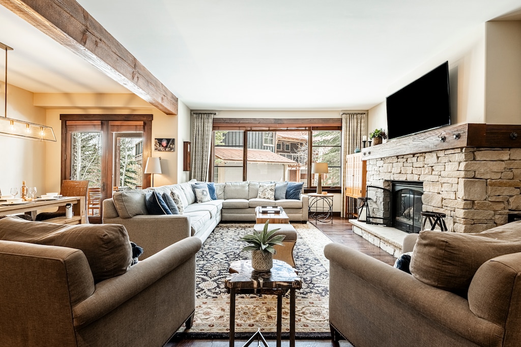 High ceilings and natural light