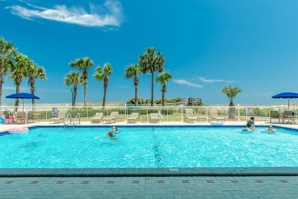 Inviting pool at Destin on the Gulf 