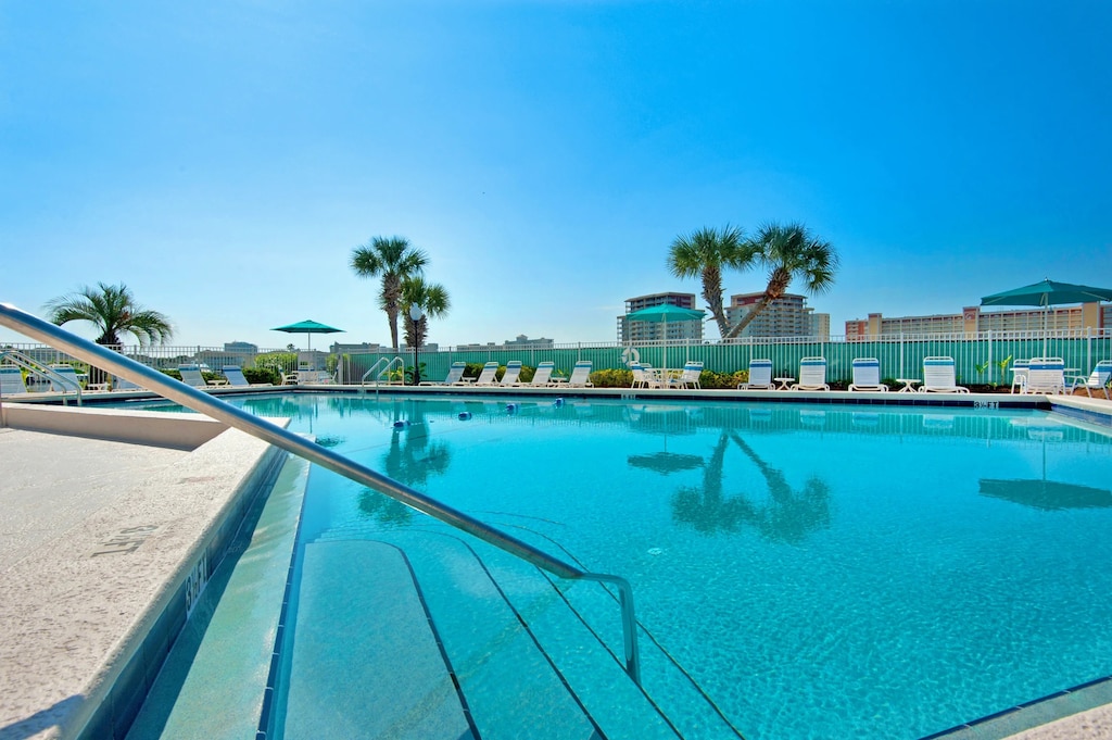 Pool at Dolphin Point