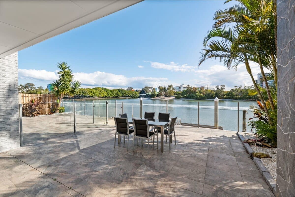Property Image 2 -  Luxury Waterfront House