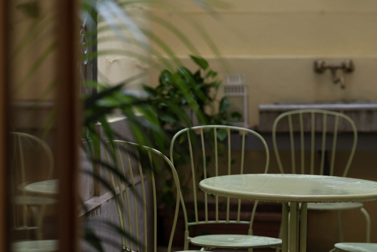 Vintage Romance 3BR Apartment with Patio