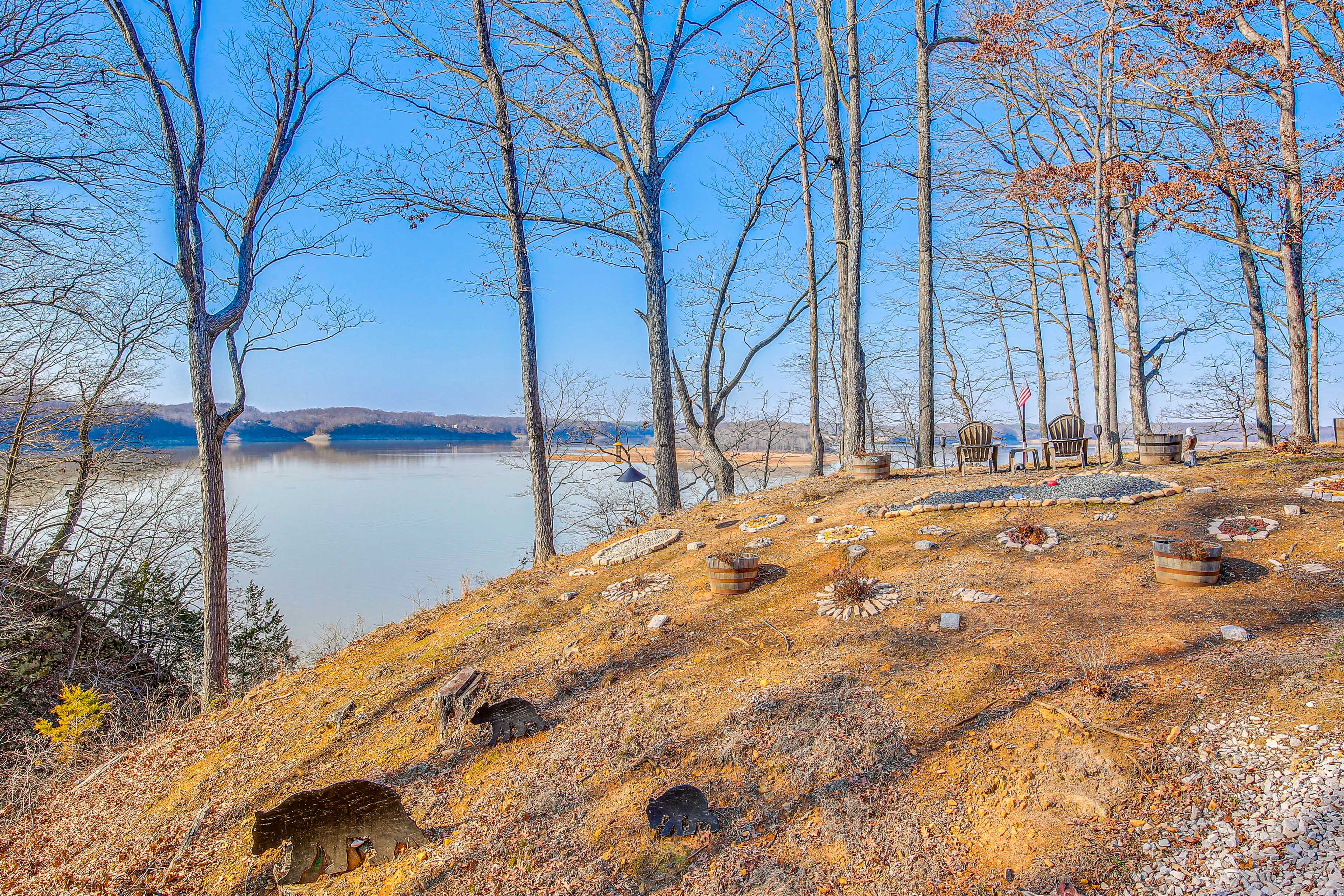 Scottsville Cottage: Fire Pit & All-Year Lake View