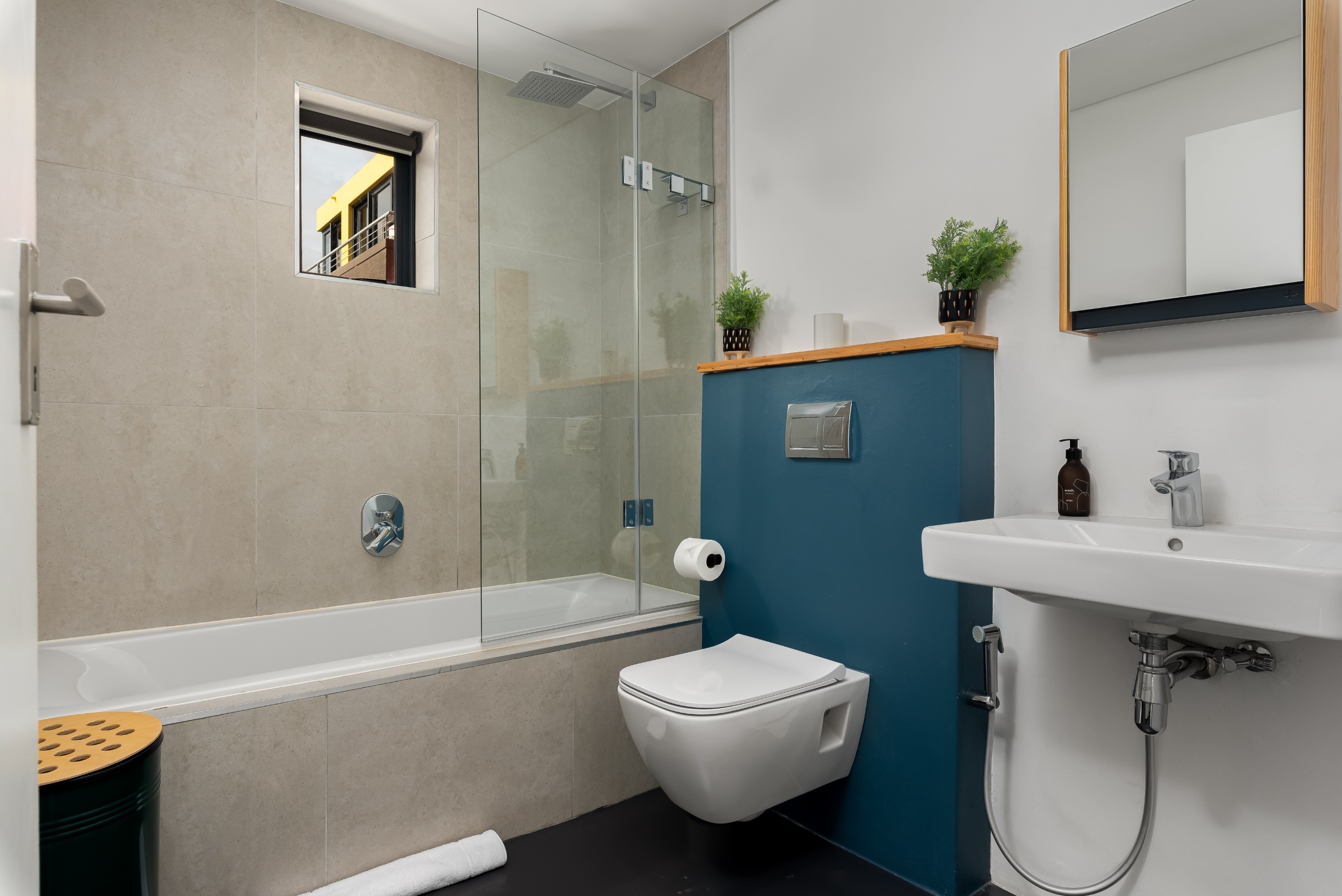 Designer Apartment at the Peak of Bo-Kaap | Pool Designer Apartment at the Peak of Bo-Kaap | Pool